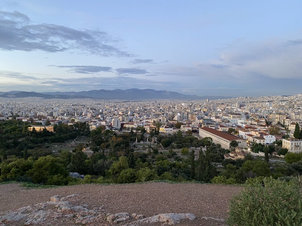 Wzgórze Areopag - widok na Ateny